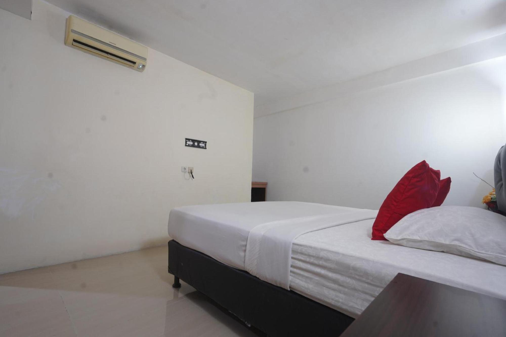 Collection O Losari Near Pantai Losari Formerly Hotel Grand Populer Macasar Exterior foto